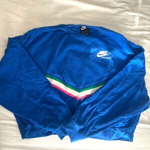 Cropped Nike Crewneck